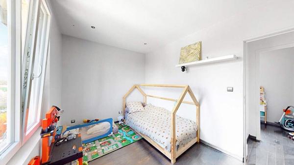 Jolie maison 3 chambres sur 200m² de terrain à MANTES LA VILLE