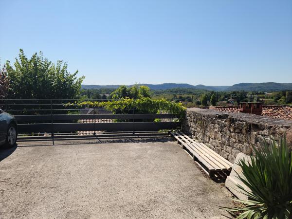 Maison, gîte, jardin cuisine d'été, vue dégagée.