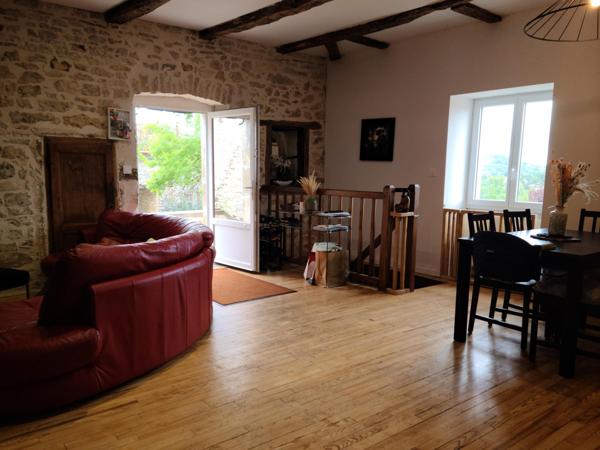 Maison, gîte, jardin cuisine d'été, vue dégagée.