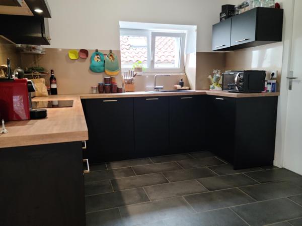 Maison, gîte, jardin cuisine d'été, vue dégagée.