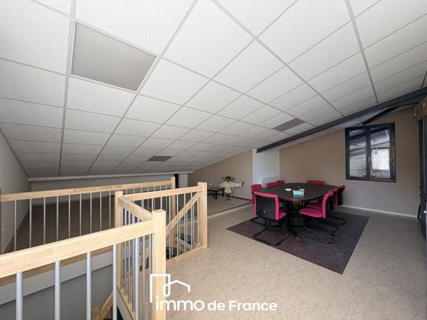 Local bureaux + dépôt Flavin