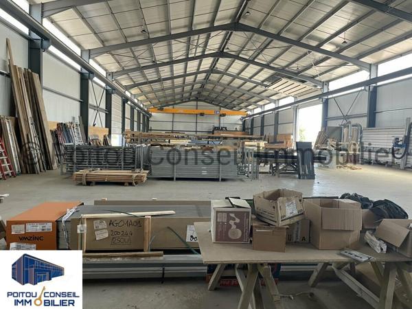 BATIMENT INDUSTRIEL RECENT DE 2400m2 FACILE D’ACCES SUR GRAND FONCIER PROCHE PEAGE