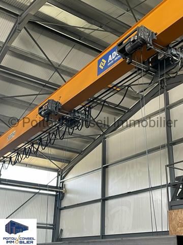 BATIMENT INDUSTRIEL RECENT DE 2400m2 FACILE D’ACCES SUR GRAND FONCIER PROCHE PEAGE