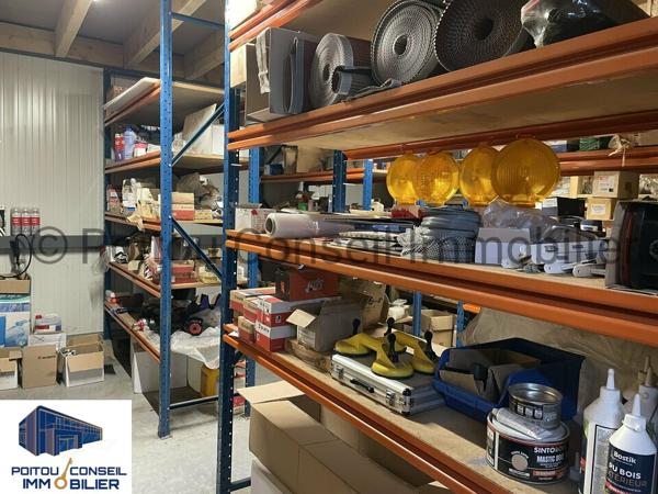 BATIMENT INDUSTRIEL RECENT DE 2400m2 FACILE D’ACCES SUR GRAND FONCIER PROCHE PEAGE