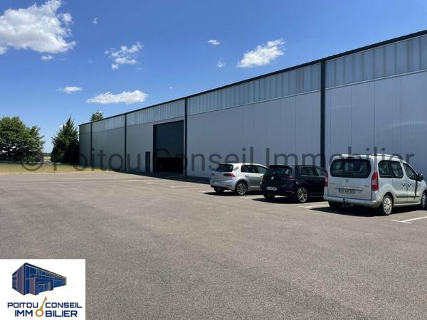 BATIMENT INDUSTRIEL RECENT DE 2400m2 FACILE D’ACCES SUR GRAND FONCIER PROCHE PEAGE