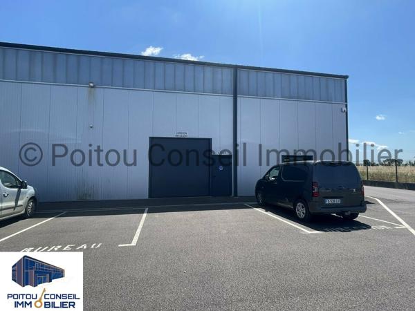 BATIMENT INDUSTRIEL RECENT DE 2400m2 FACILE D’ACCES SUR GRAND FONCIER PROCHE PEAGE
