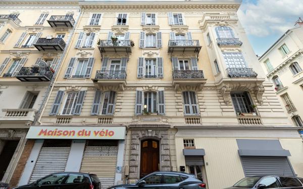 Appartement à vendre    3 pièces • 84 m2 Nice