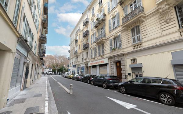 Appartement à vendre    3 pièces • 84 m2 Nice