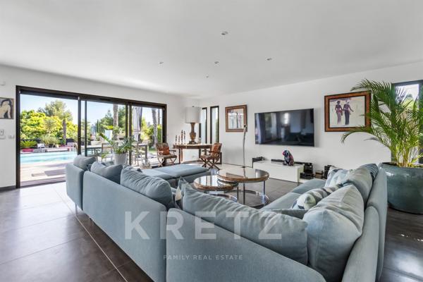 Maison d'architecte de 250m2 avec garage , terrasse et piscine à débordement