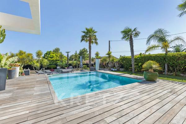 Maison d'architecte de 250m2 avec garage , terrasse et piscine à débordement