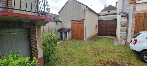 Vente                                                      Maison
                        
                     7 pièces                      151 m2                     à Pont-sur-Yonne