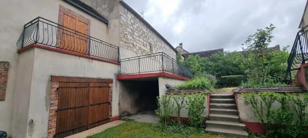 Vente                                                      Maison
                        
                     7 pièces                      151 m2                     à Pont-sur-Yonne