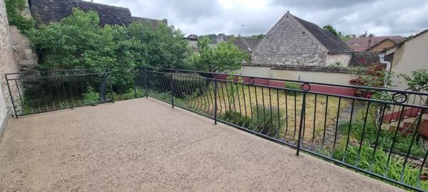 Vente                                                      Maison
                        
                     7 pièces                      151 m2                     à Pont-sur-Yonne