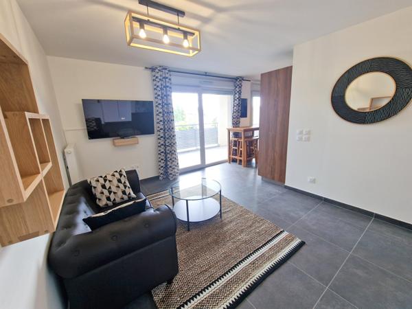 Saint-Priest (69800) Coquet T2, meublé dans un immeuble neuf , balcon + Box fermé- DISPONIBLE fin février !