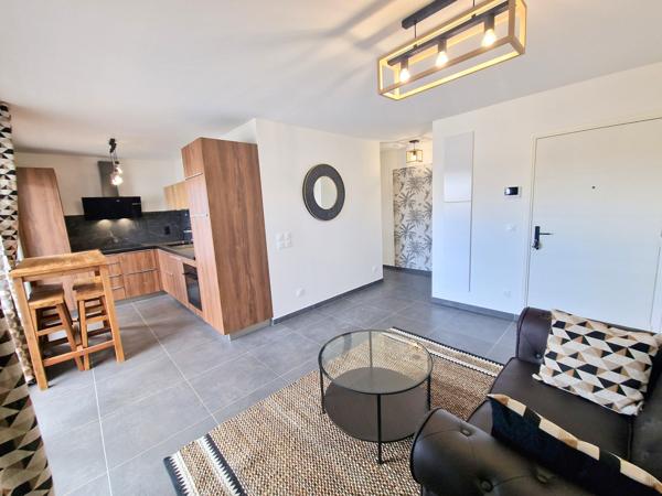 Saint-Priest (69800) Coquet T2, meublé dans un immeuble neuf , balcon + Box fermé- DISPONIBLE fin février !