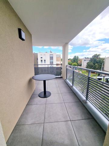 Saint-Priest (69800) Coquet T2, meublé dans un immeuble neuf , balcon + Box fermé- DISPONIBLE fin février !