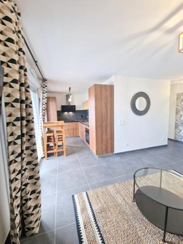 Saint-Priest (69800) Coquet T2, meublé dans un immeuble neuf , balcon + Box fermé- DISPONIBLE fin février !