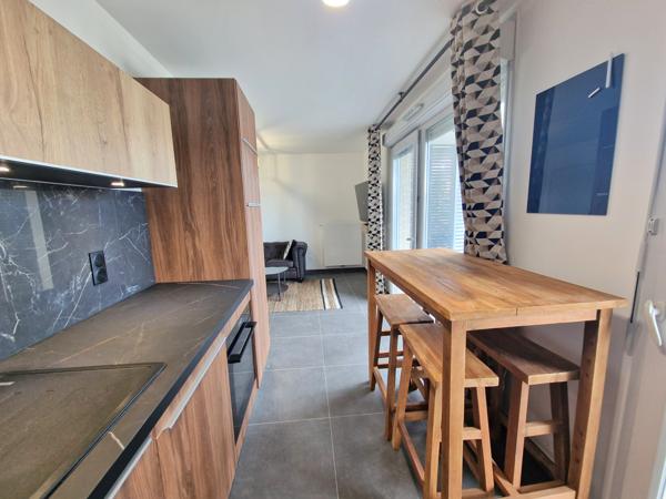 Saint-Priest (69800) Coquet T2, meublé dans un immeuble neuf , balcon + Box fermé- DISPONIBLE fin février !