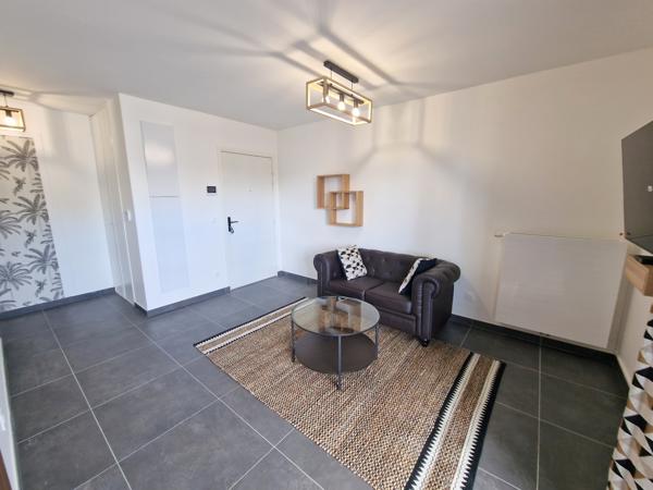 Saint-Priest (69800) Coquet T2, meublé dans un immeuble neuf , balcon + Box fermé- DISPONIBLE fin février !