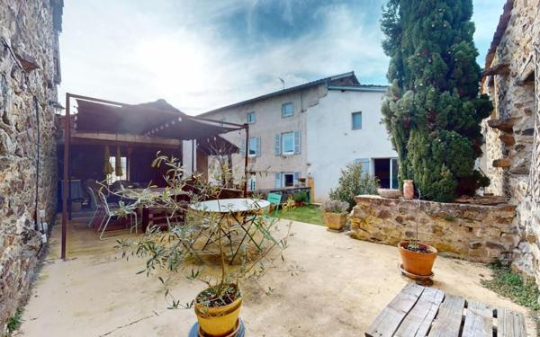 Maison à vendre    5 pièces •  Liergues