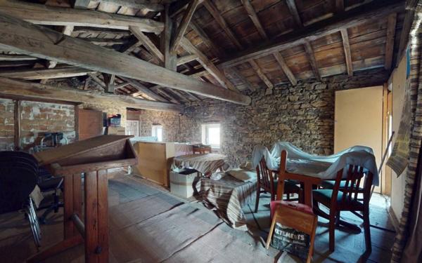 Maison à vendre    5 pièces •  Liergues