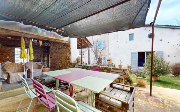 Maison à vendre    5 pièces •  Liergues