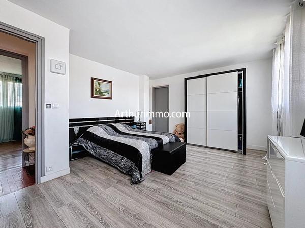 Vente Maison 10 pièces 220 m2 à Villecresnes