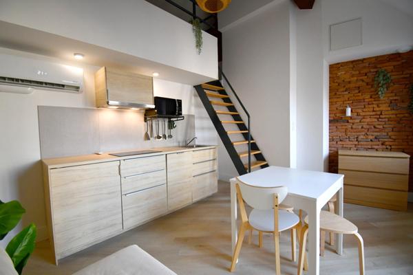 Appartement à louer 1 pièces TOULOUSE (31) - place du capitole - balcon