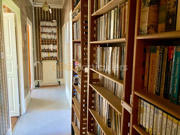 Vente
                Appartement121,86 m² - 5 Pièces -
                    CHALON SUR SAONE (71100)