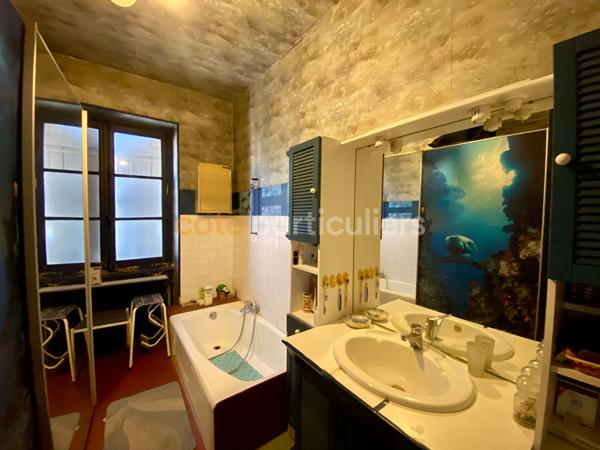 Vente
                Appartement121,86 m² - 5 Pièces -
                    CHALON SUR SAONE (71100)