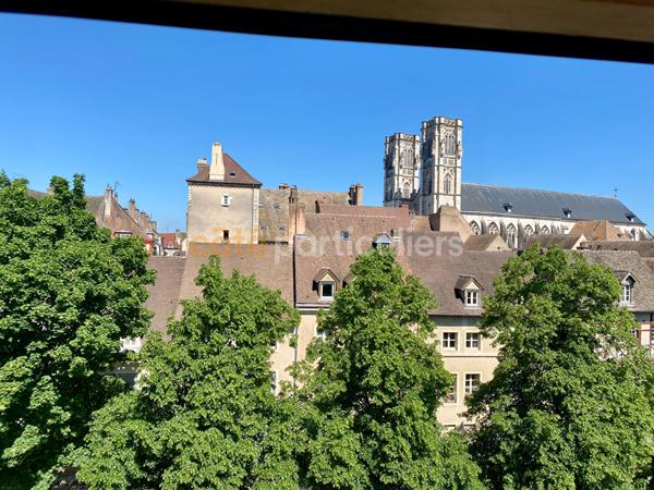 Vente
                Appartement121,86 m² - 5 Pièces -
                    CHALON SUR SAONE (71100)
