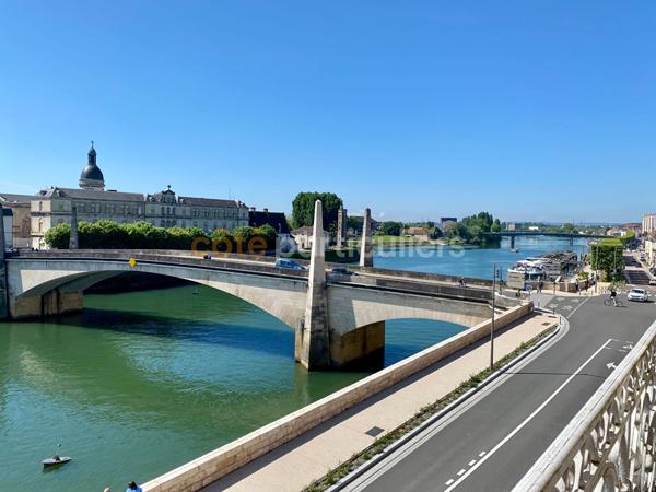 Vente
                Appartement121,86 m² - 5 Pièces -
                    CHALON SUR SAONE (71100)