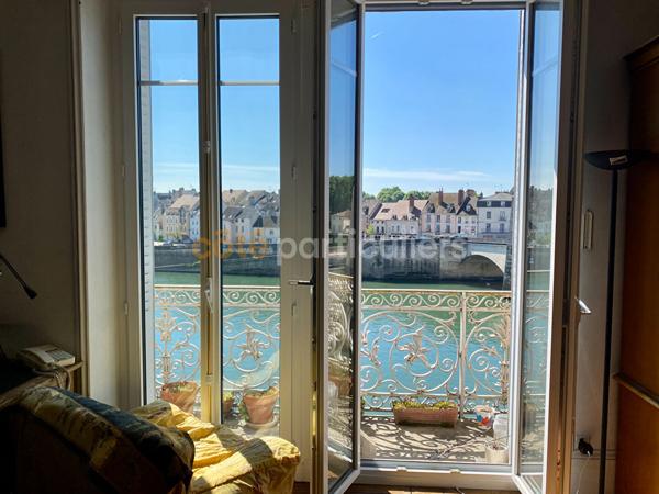 Vente
                Appartement121,86 m² - 5 Pièces -
                    CHALON SUR SAONE (71100)