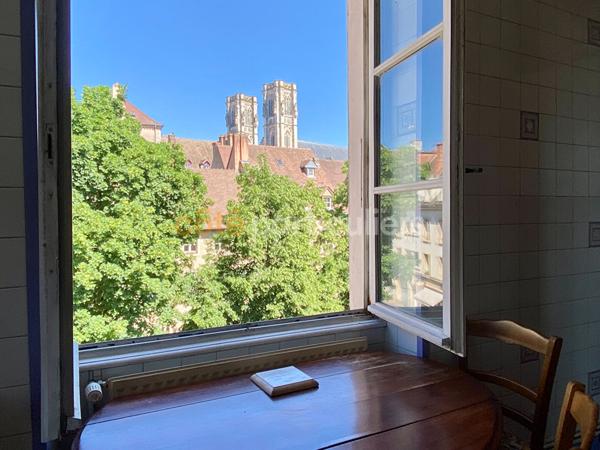Vente
                Appartement121,86 m² - 5 Pièces -
                    CHALON SUR SAONE (71100)