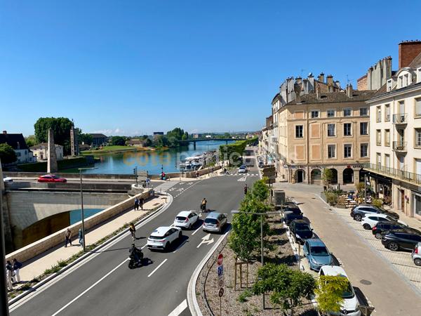 Vente
                Appartement121,86 m² - 5 Pièces -
                    CHALON SUR SAONE (71100)