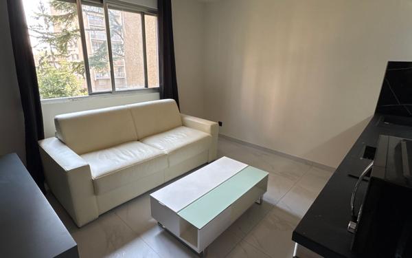 Appartement à vendre    1 pièce • 17,50 m2 Bron