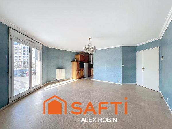 T2 lumineux avec double garage et cave