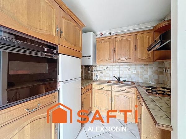 T2 lumineux avec double garage et cave