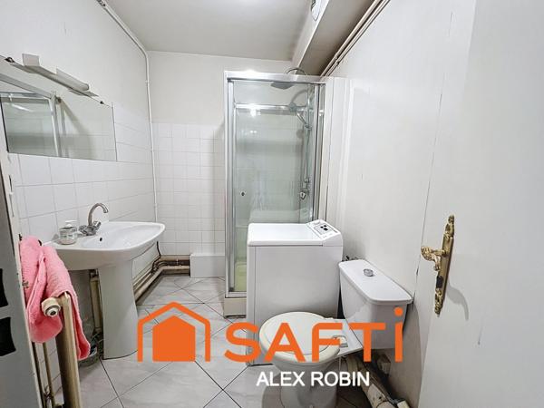 T2 lumineux avec double garage et cave