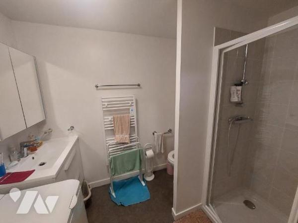  A VENDRE - APPARTEMENT LOUE EN RESIDENCE SERVICES - LOUVERNE 