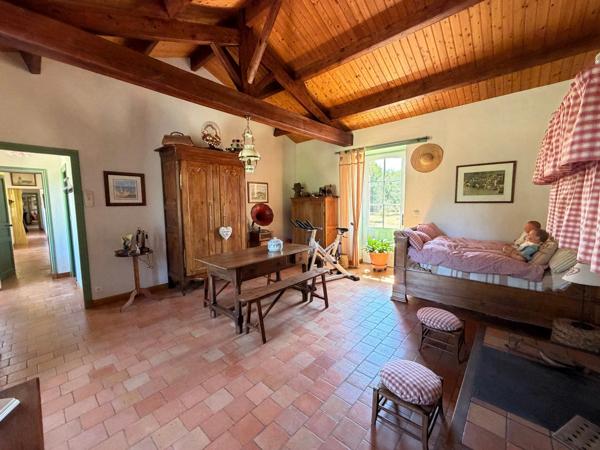 SOULLANS 85300 - DOMAINE PRIVE DE 3,2 HECTARES CLOS - PROPRIETE D'EXCEPTION AVEC GRANGES ET PRESQU'ILE