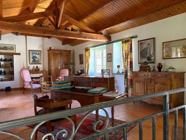 SOULLANS 85300 - DOMAINE PRIVE DE 3,2 HECTARES CLOS - PROPRIETE D'EXCEPTION AVEC GRANGES ET PRESQU'ILE