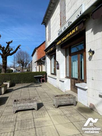 A vendre, à Anglards-de-Salers, un ancien hôtel-restaurant, à rénover mais avec un très beau po...