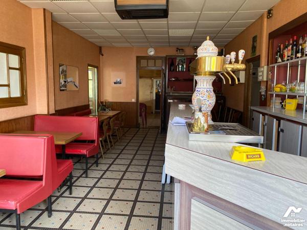 A vendre, à Anglards-de-Salers, un ancien hôtel-restaurant, à rénover mais avec un très beau po...