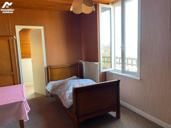 A vendre, à Anglards-de-Salers, un ancien hôtel-restaurant, à rénover mais avec un très beau po...