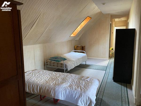 A vendre, à Anglards-de-Salers, un ancien hôtel-restaurant, à rénover mais avec un très beau po...