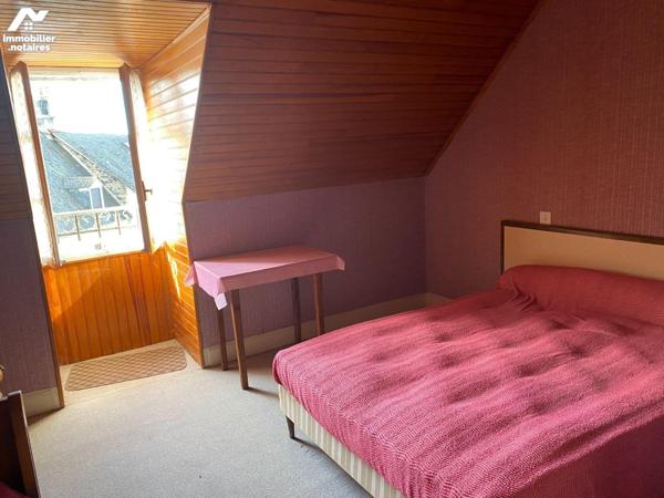 A vendre, à Anglards-de-Salers, un ancien hôtel-restaurant, à rénover mais avec un très beau po...