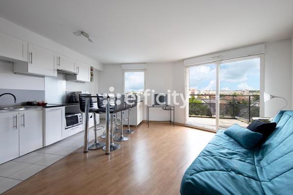 Appartement
         3 pièces
        - 70 m² 285 000 € *