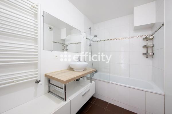 Appartement
         3 pièces
        - 70 m² 285 000 € *