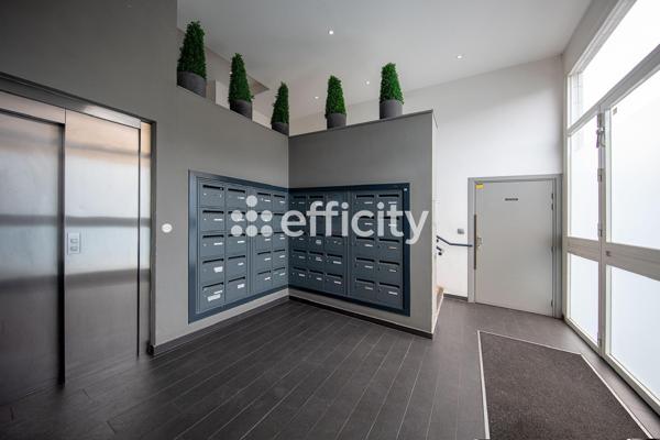 Appartement
         3 pièces
        - 70 m² 285 000 € *